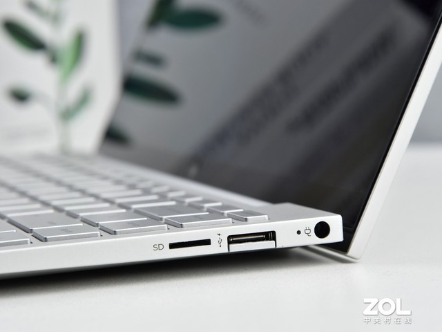 Ϊ��˵ENVY 13�ǵ����ᱡ����ȫ�ܸ��֣� 