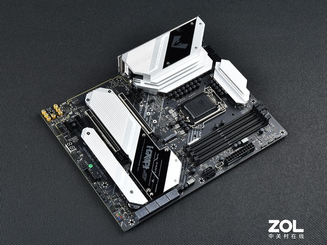 uiCraft Z590 WiFi 
