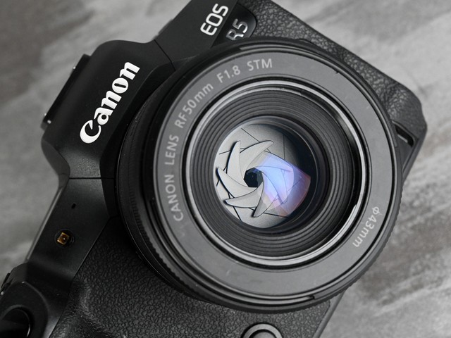 佳能RF50mm F1.8评测 微单相机的“饼干头” 