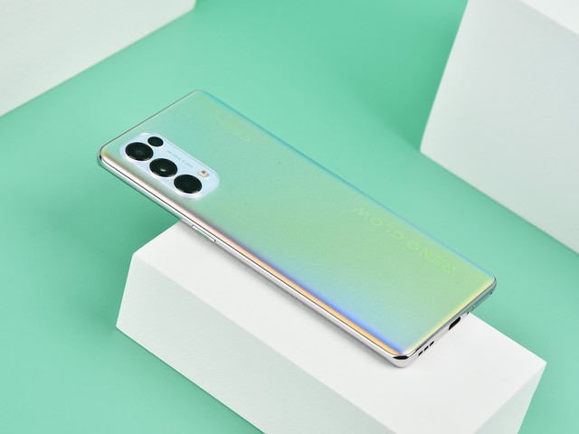 高颜值还拍照好opporeno5pro限时12期免息日付低至不足10元