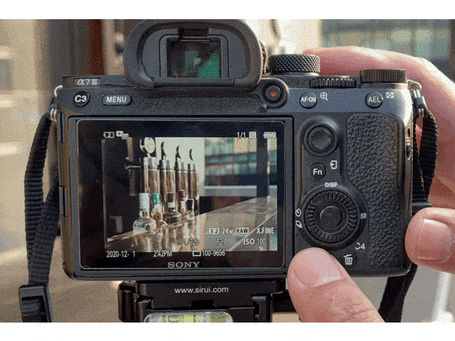 虽然a7m3的屏幕支持简单的触控操作,但是对于相机拍摄参数设置,相机