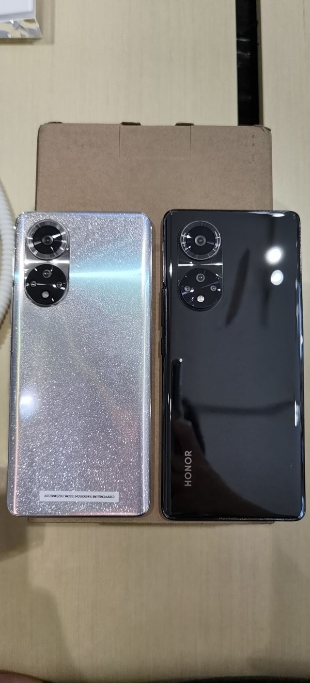 荣耀50系列真机照曝光配备1亿像素主摄