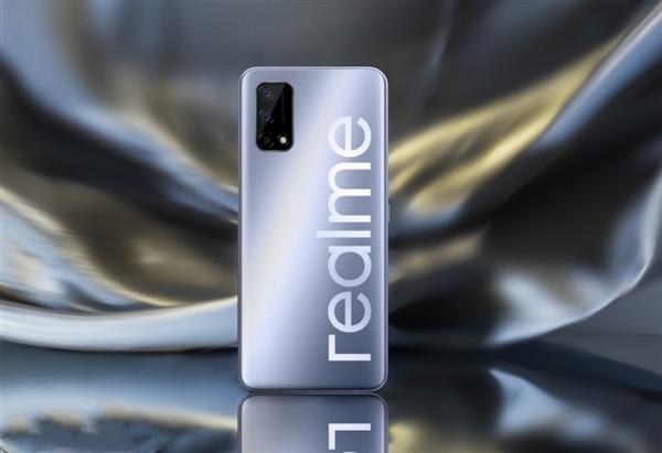 realme q系列新机曝光:正面穿孔全面屏 背面矩阵式四摄