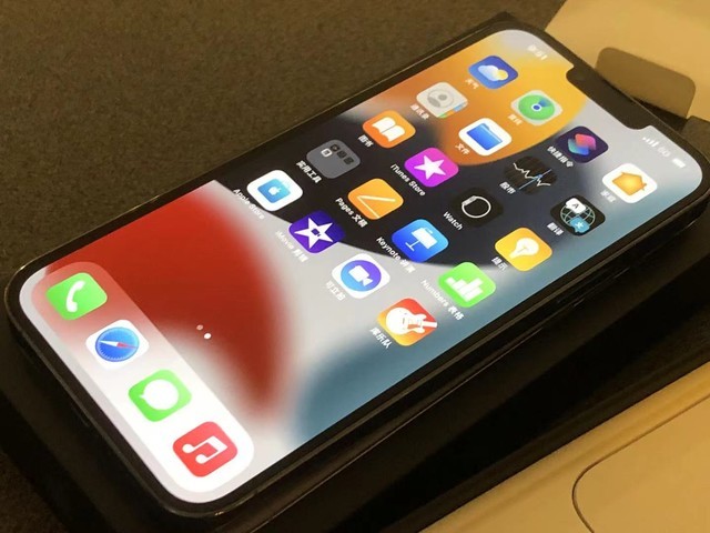 iphone 13首發:三里屯蘋果店實拍冒雨搶購_蘋果 iphone 13 pro_手機