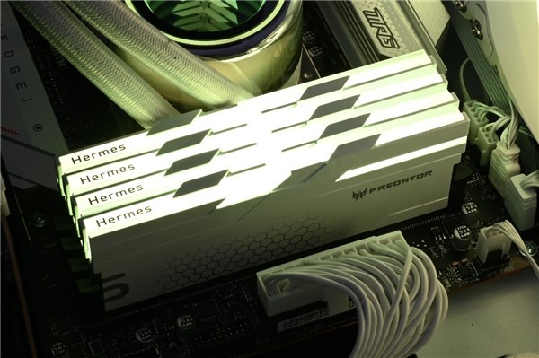 Z790X完美搭档，还得看掠夺者Hermes冰刃DDR5-8000