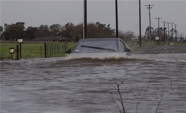 别再拿它当船用了!曝特斯拉cybertruck涉水能力太强