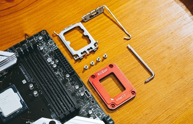 12代处理器的“必需品”?实测CPU防弯扣具,结局很喜感_游戏硬件CPU-中关村在线