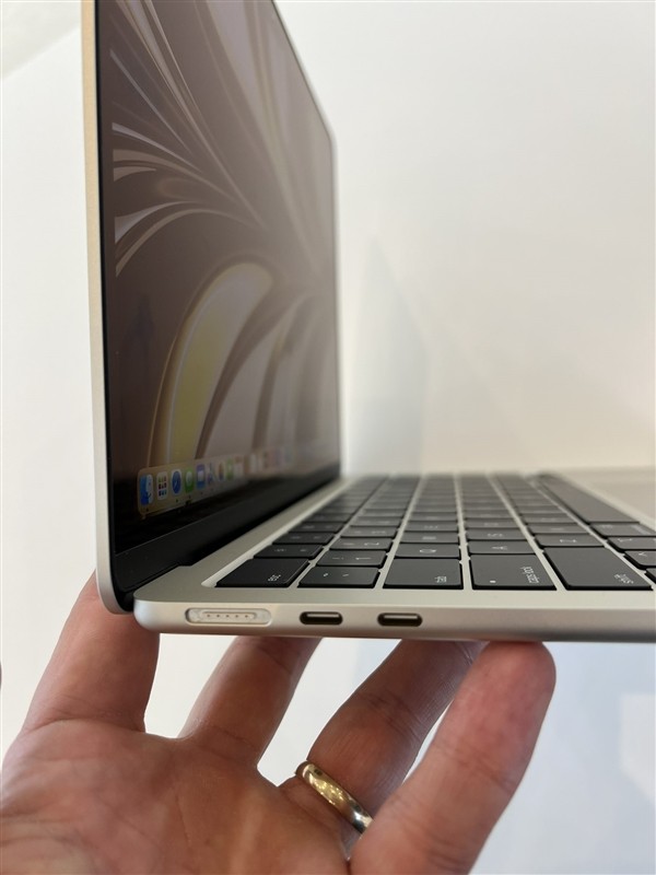 ǷΥ͸УƻMacbook Air 