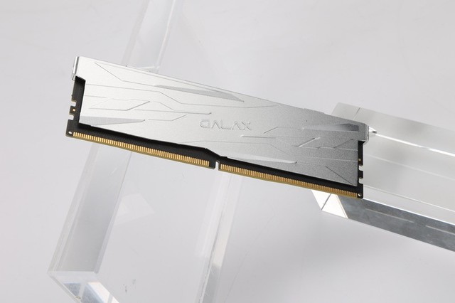 ʦD5ڴ淢 METAL ̽ٶ 