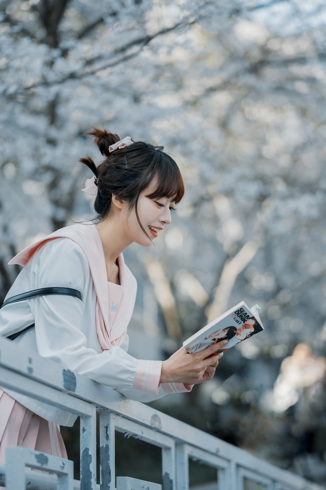  Cherry Blossom Statue in Spring Nikon Z f+Z 85mm f/1.8 S Live Shooting Experience