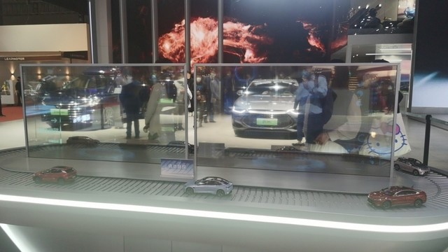 车展成透明OLED秀场 全新显示技术让展会更酷炫
