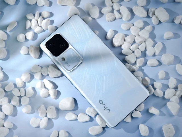 相差900元,vivo S18需不需要Pro?