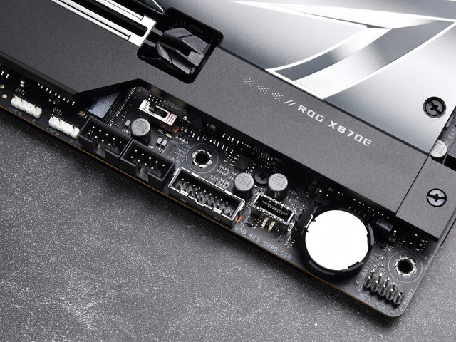 չ ˶ROG CROSSHAIR X870E HEROͼ
