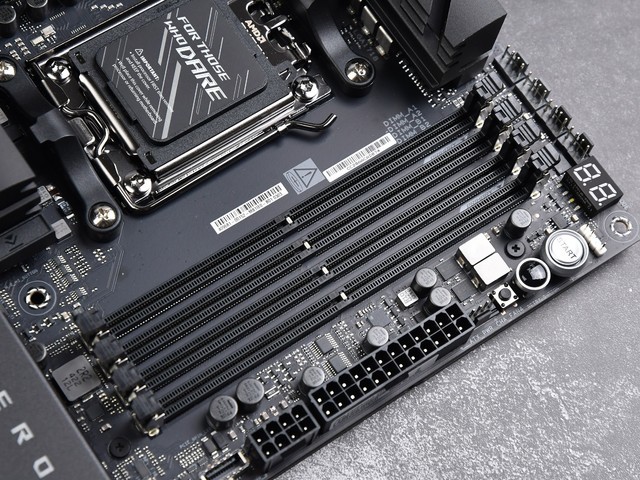 չ ˶ROG CROSSHAIR X870E HEROͼ