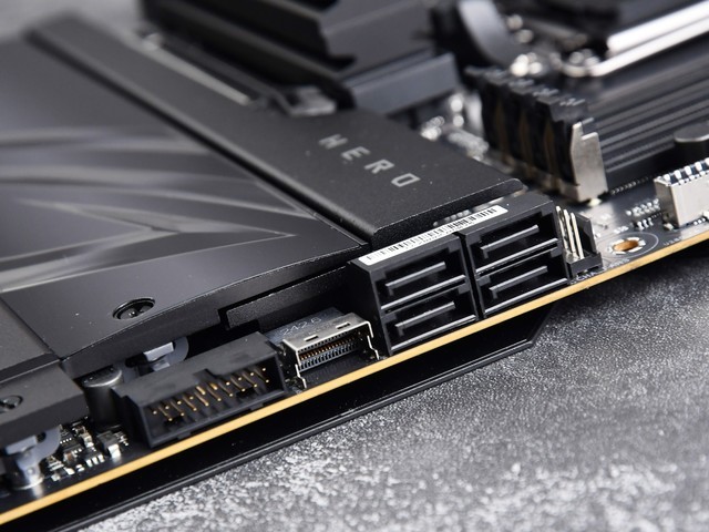չ ˶ROG CROSSHAIR X870E HEROͼ
