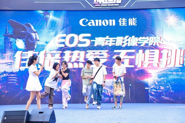 感受武汉的热情 佳能EOS青年影像学院展台点燃潮好玩盛会
