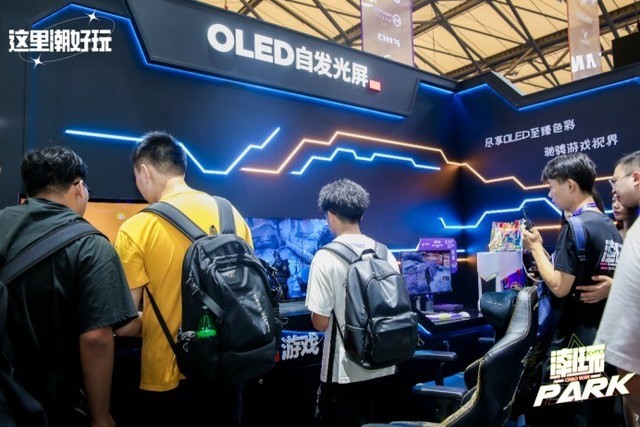 240Hz+0.03ms OLED自发光屏 CJ现场带来丝滑游戏体验