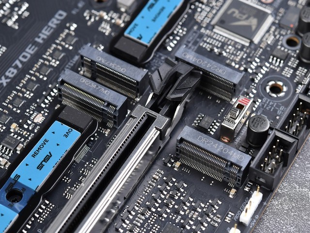 չ ˶ROG CROSSHAIR X870E HEROͼ