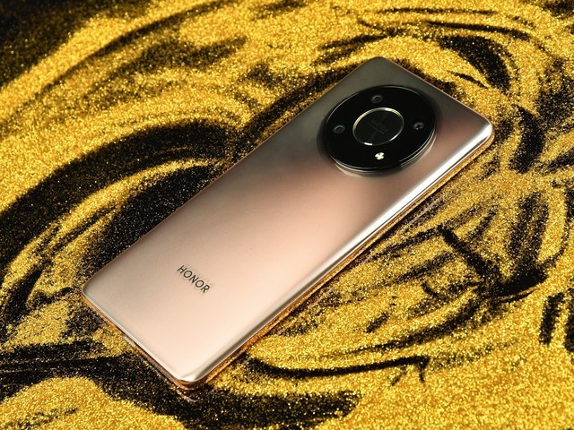 2022年末盘点:12个月的手机销量王都是哪款?