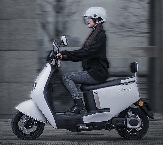 【手慢无】100km续航石墨烯电摩 台铃标兵3499开抢http://ebike