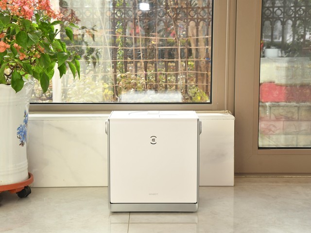 收线麻烦?擦不干净?基站式科沃斯窗宝W2 PRO颠覆你对擦窗机器人的认知