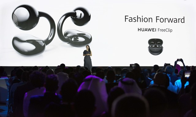  Huawei's first open earphone appeared in Dubai FreeClip earphone with "C-shaped bridge" design