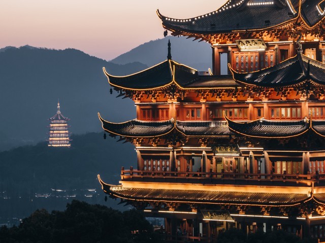 大疆发布首款三摄航拍无人机DJI Mavic 3 Pro,航拍正式进入多焦段时代