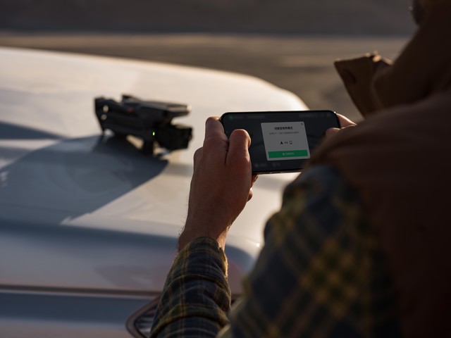 大疆发布首款三摄航拍无人机DJI Mavic 3 Pro,航拍正式进入多焦段时代