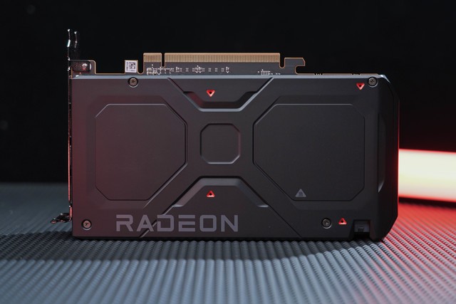 AMD RX 7600显卡首测 入门卡战争打响