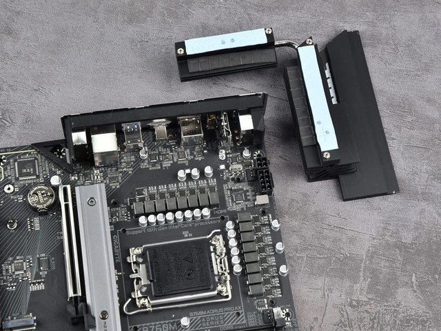 用料强悍 技嘉b760小雕ax主板图赏