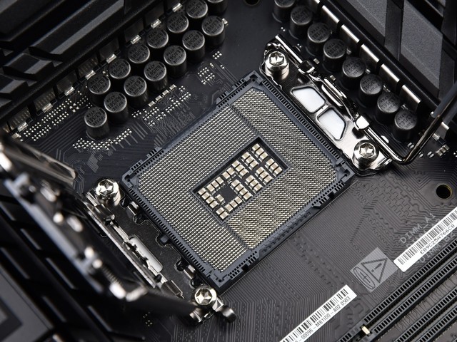 ǰܼ֮ ˶ROG Z890 HEROͼ