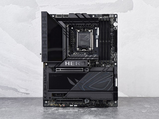 ǰܼ֮ ˶ROG Z890 HEROͼ