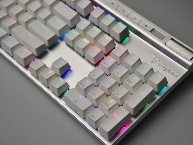 【有料评测】雷柏V700-DIY游戏机械键盘：手感润滑 自定义功能超多