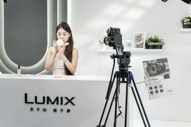 ɫֱ ЯLUMIX S5M2ɶֱ