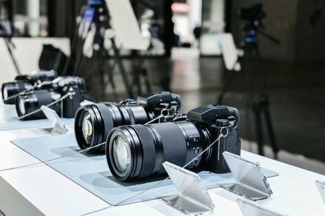 ɫֱ ЯLUMIX S5M2ɶֱ
