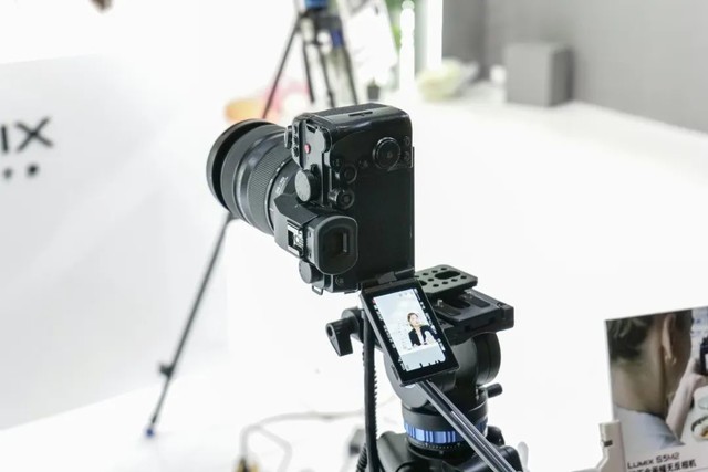 ɫֱ ЯLUMIX S5M2ɶֱ