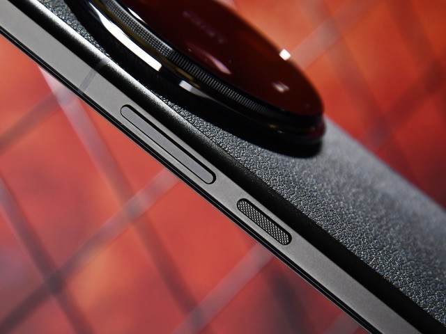  Xiaomi 14 Ultra: slightly changed appearance, better feel