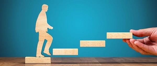 脚踏实地勇于探索优秀服务销售的自我修养