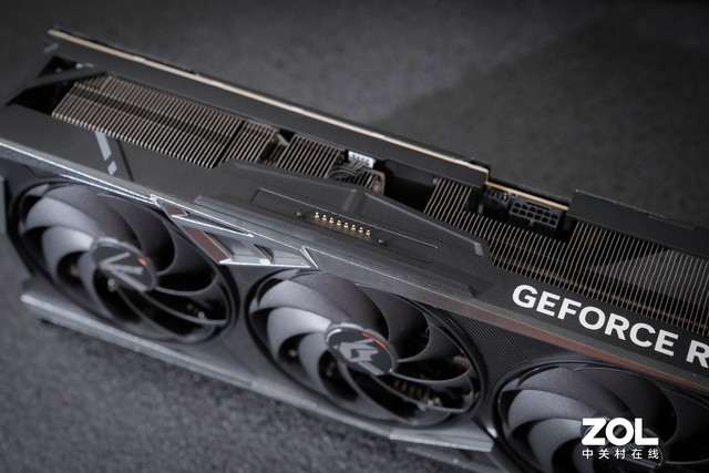 iGame GeForce RTX 4090 Vulcanײ 