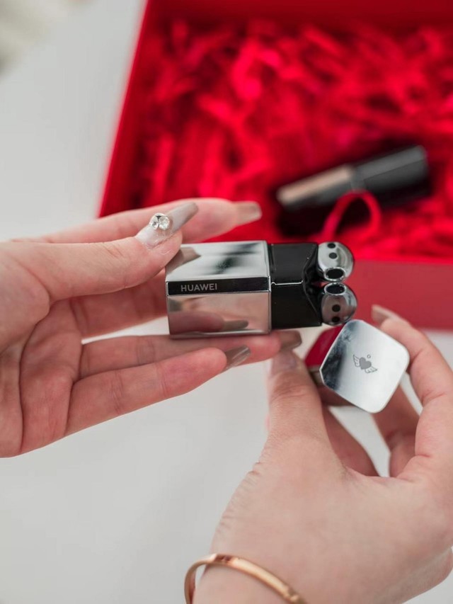 520ʱ Ϊ FreeBuds Lipstick ں 