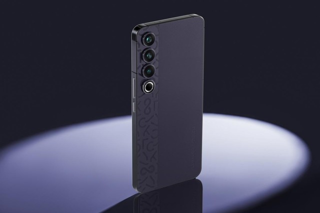 魅族20 PRO 领克时间系列联名款手机正式亮相，手车互联助力领克08预售开启
