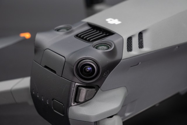 【有料评测】大疆Mavic 3 Pro评测：三摄系统4/3画幅哈苏相机旗舰无人机