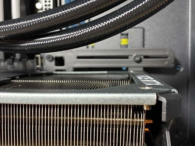 需要换的不止是电源还有它!技嘉RTX 4090 GAMING OC 24G显卡惊鸿一瞥