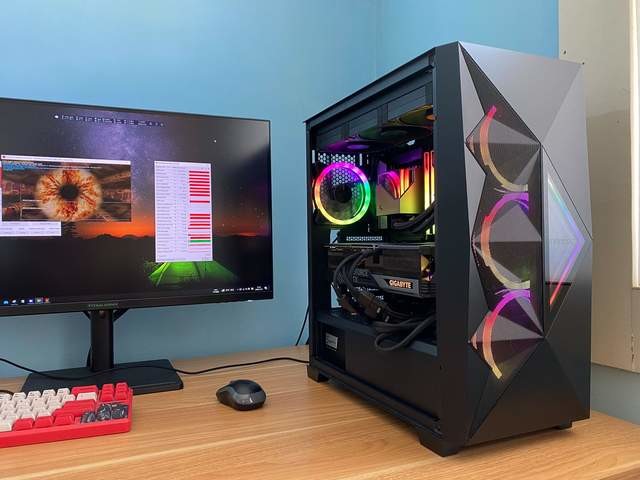 需要换的不止是电源还有它!技嘉RTX 4090 GAMING OC 24G显卡惊鸿一瞥