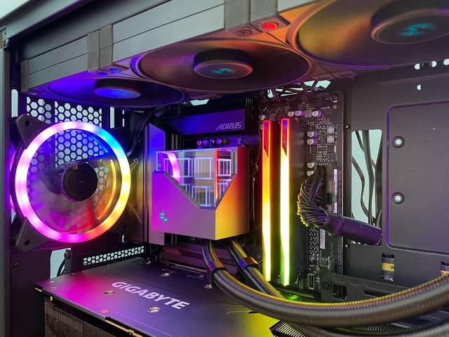 需要换的不止是电源还有它!技嘉RTX 4090 GAMING OC 24G显卡惊鸿一瞥