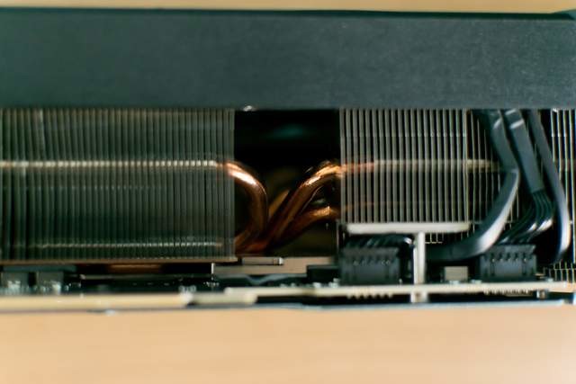 需要换的不止是电源还有它!技嘉RTX 4090 GAMING OC 24G显卡惊鸿一瞥