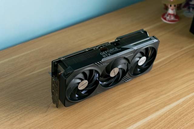 需要换的不止是电源还有它!技嘉RTX 4090 GAMING OC 24G显卡惊鸿一瞥