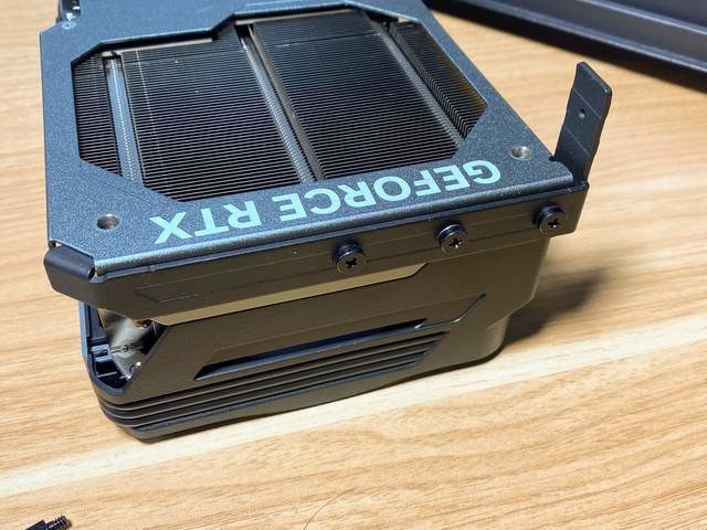 需要换的不止是电源还有它!技嘉RTX 4090 GAMING OC 24G显卡惊鸿一瞥