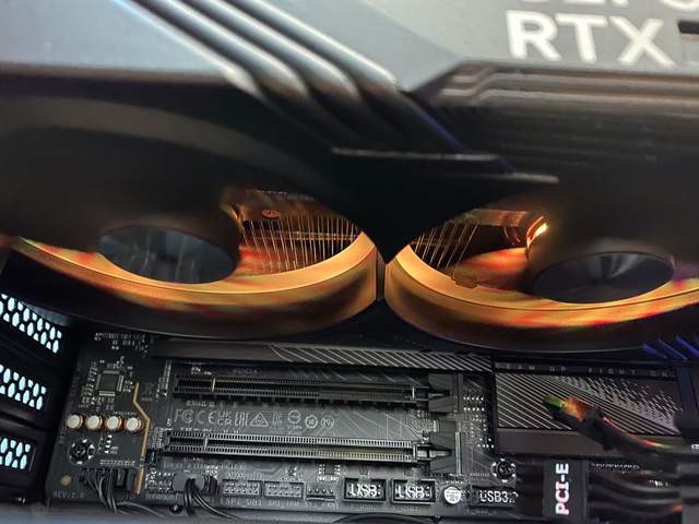 需要换的不止是电源还有它!技嘉RTX 4090 GAMING OC 24G显卡惊鸿一瞥