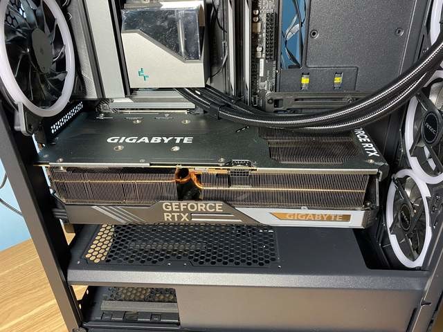 需要换的不止是电源还有它!技嘉RTX 4090 GAMING OC 24G显卡惊鸿一瞥